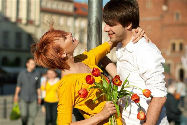 朋友變戀人好嗎 怎樣從朋友發(fā)展成情侶 朋友變戀人好嗎 怎樣從朋友發(fā)展成情侶