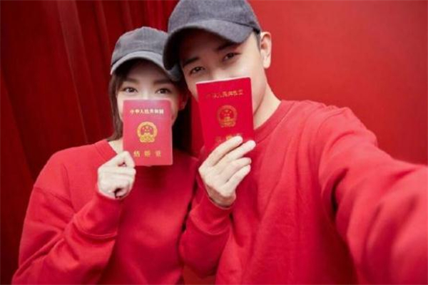 男朋友著急領(lǐng)證說明什么 先領(lǐng)證再結(jié)婚合適嗎 男朋友著急領(lǐng)證說明什么 先領(lǐng)證再結(jié)婚合適嗎