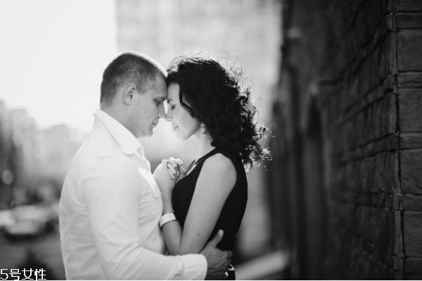 男人不主動聯(lián)系但回復(fù)你什么意思 男生秒回但不主動聯(lián)系 男人不主動聯(lián)系但回復(fù)你什么意思 男生秒回但不主動聯(lián)系