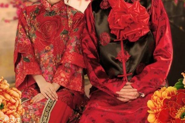 結(jié)婚穿的唐裝有什么種類呢 結(jié)婚穿唐裝有什么講究呢 結(jié)婚穿的唐裝有什么種類呢 結(jié)婚穿唐裝有什么講究呢