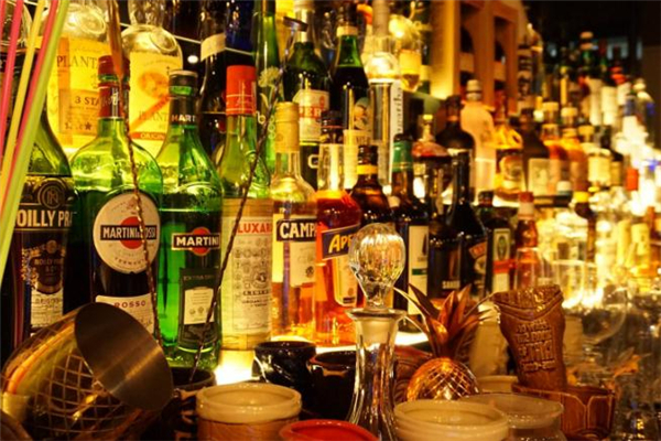 女朋友喜歡去酒吧怎么辦 女朋友去酒吧該不該管 女朋友喜歡去酒吧怎么辦 女朋友去酒吧該不該管