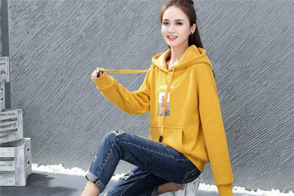 黃色衛(wèi)衣配什么褲子好看 黃色衛(wèi)衣搭配褲子圖片 黃色衛(wèi)衣配什么褲子好看 黃色衛(wèi)衣搭配褲子圖片