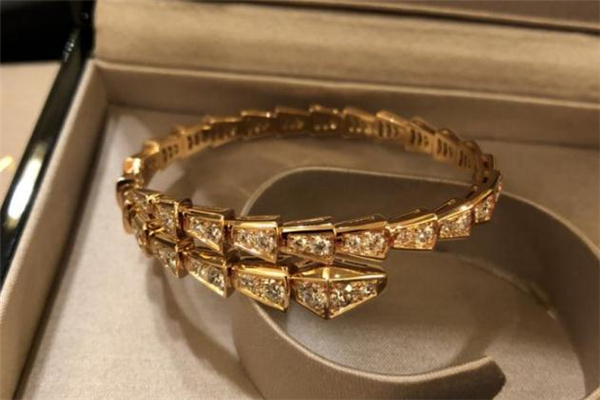 寶格麗手鐲是什么材質(zhì) 寶格麗手鐲是玫瑰金還是黃金 寶格麗手鐲是什么材質(zhì) 寶格麗手鐲是玫瑰金還是黃金