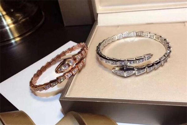 寶格麗手鐲是什么材質(zhì) 寶格麗手鐲是玫瑰金還是黃金 寶格麗手鐲是什么材質(zhì) 寶格麗手鐲是玫瑰金還是黃金