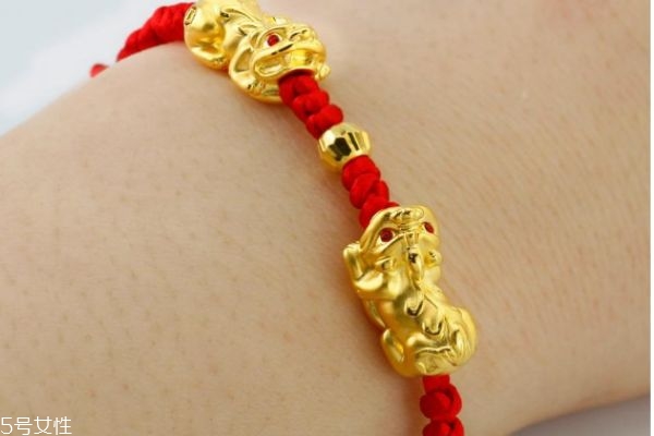 轉(zhuǎn)運(yùn)珠應(yīng)該怎么戴呢 轉(zhuǎn)運(yùn)珠睡覺(jué)時(shí)要取下來(lái)嗎