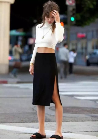 露臍裝下面怎么搭配 展示身材曲線美 露臍裝下面怎么搭配 展示身材曲線美