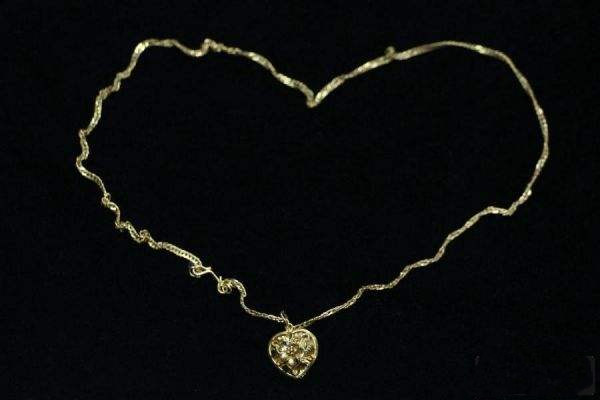 如何自己快速戴項(xiàng)鏈 怎么戴項(xiàng)鏈不容易掉 如何自己快速戴項(xiàng)鏈 怎么戴項(xiàng)鏈不容易掉