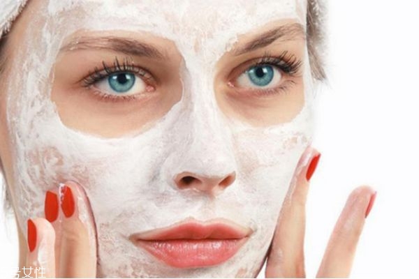 敷完面膜用清水洗還是洗面奶 面膜用完要洗洗面奶嗎 敷完面膜用清水洗還是洗面奶 面膜用完要洗洗面奶嗎