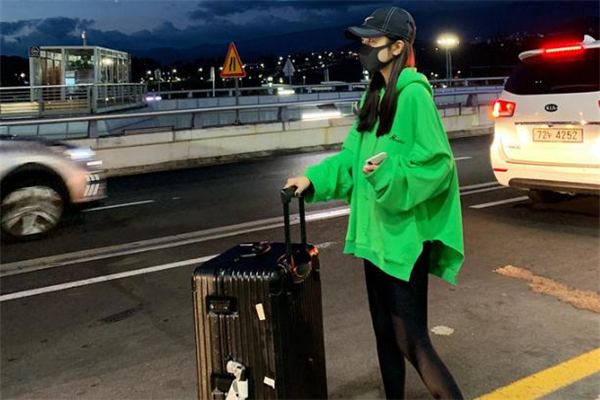 2019流行什么顏色連帽衛(wèi)衣 連帽衛(wèi)衣什么顏色百搭 2019流行什么顏色連帽衛(wèi)衣 連帽衛(wèi)衣什么顏色百搭