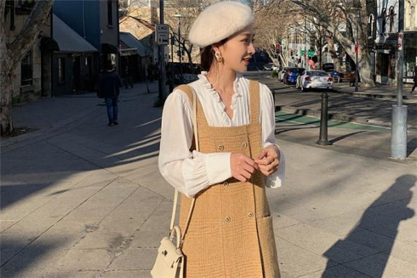 木耳邊襯衫如何搭配 木耳邊襯衫搭配圖片 木耳邊襯衫如何搭配 木耳邊襯衫搭配圖片