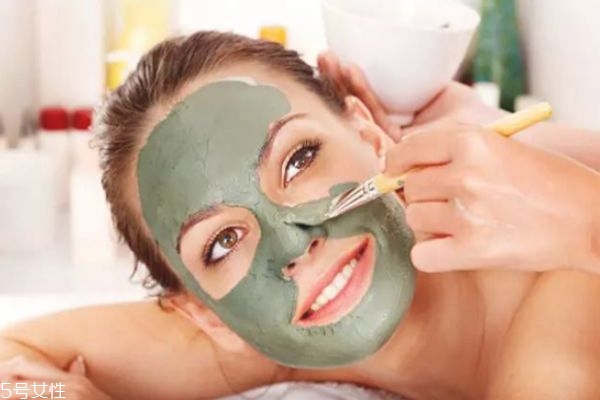 敷完面膜用清水洗還是洗面奶 面膜用完要洗洗面奶嗎 敷完面膜用清水洗還是洗面奶 面膜用完要洗洗面奶嗎