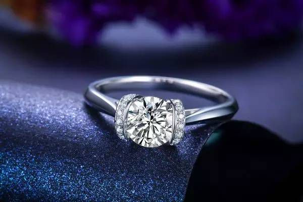 鉆石透明度怎么看 什么是透明度級(jí)別 鉆石透明度怎么看 什么是透明度級(jí)別