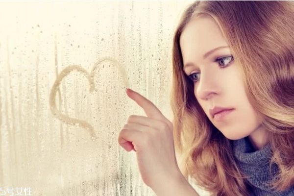 女生假裝生氣是為什么 女人假裝生氣時該怎么樣去哄