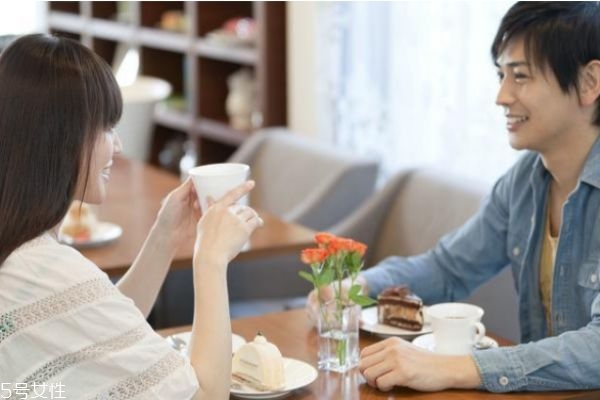 第一次約會能牽手嗎 約會幾次可以牽手 第一次約會能牽手嗎 約會幾次可以牽手