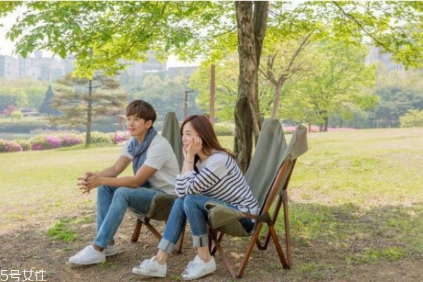 第一次約會能牽手嗎 約會幾次可以牽手 第一次約會能牽手嗎 約會幾次可以牽手