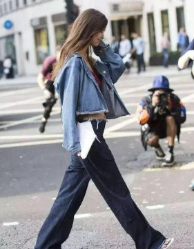 牛仔外套配什么褲子 女生穿牛仔外套配什么褲子好看 牛仔外套配什么褲子 女生穿牛仔外套配什么褲子好看