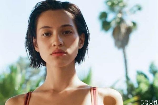 為什么眉毛處愛長痘 眉毛周圍長痘是什么原因 為什么眉毛處愛長痘 眉毛周圍長痘是什么原因