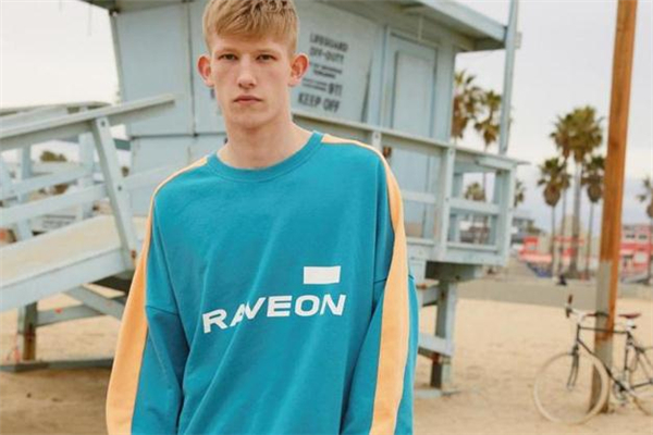 男士衛(wèi)衣什么樣的好看 男生衛(wèi)衣穿搭指南 男士衛(wèi)衣什么樣的好看 男生衛(wèi)衣穿搭指南