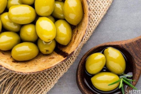 一般橄欖成熟時(shí)間是怎么樣的呢 什么人不能吃橄欖呢