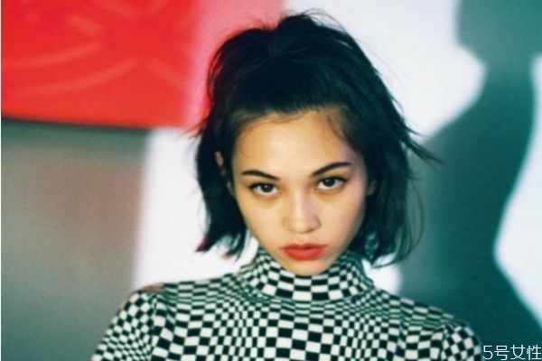 為什么眉毛處愛長痘 眉毛周圍長痘是什么原因 為什么眉毛處愛長痘 眉毛周圍長痘是什么原因