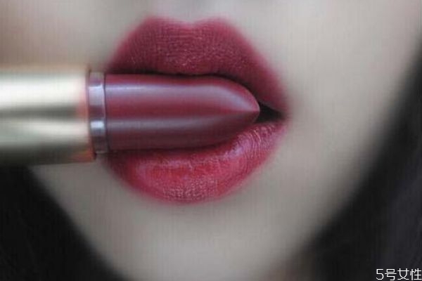 適合秋冬季節(jié)的口紅顏色 秋冬必備口紅顏色 適合秋冬季節(jié)的口紅顏色 秋冬必備口紅顏色