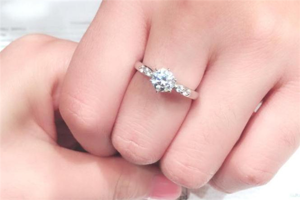 婚戒丟了補買一只還是一對 婚戒丟了怎么辦 婚戒丟了補買一只還是一對 婚戒丟了怎么辦