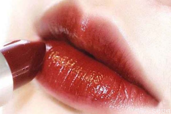 適合秋冬季節(jié)的口紅顏色 秋冬必備口紅顏色 適合秋冬季節(jié)的口紅顏色 秋冬必備口紅顏色