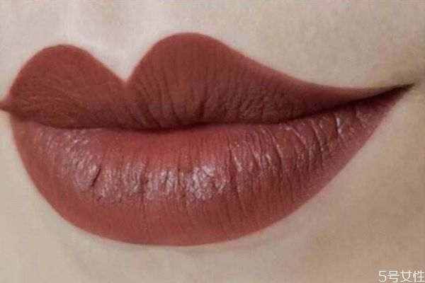 適合秋冬季節(jié)的口紅顏色 秋冬必備口紅顏色 適合秋冬季節(jié)的口紅顏色 秋冬必備口紅顏色