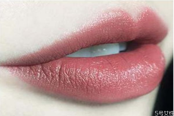 適合秋冬季節(jié)的口紅顏色 秋冬必備口紅顏色 適合秋冬季節(jié)的口紅顏色 秋冬必備口紅顏色
