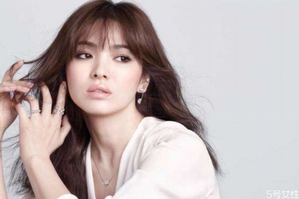 秋季如何預(yù)防長(zhǎng)痘 怎么祛除痘痘 秋季如何預(yù)防長(zhǎng)痘 怎么祛除痘痘