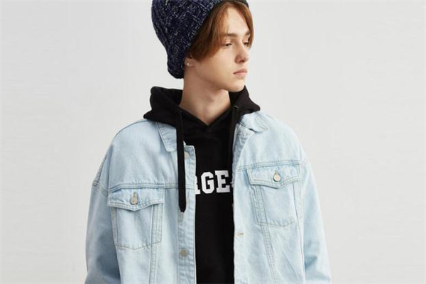 男生秋天外套里面穿什么好看 男生穿什么內(nèi)搭帥氣 男生秋天外套里面穿什么好看 男生穿什么內(nèi)搭帥氣