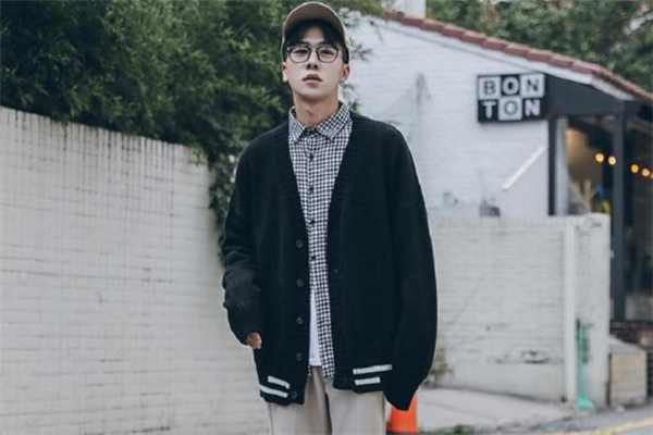 男生秋天外套里面穿什么好看 男生穿什么內(nèi)搭帥氣 男生秋天外套里面穿什么好看 男生穿什么內(nèi)搭帥氣