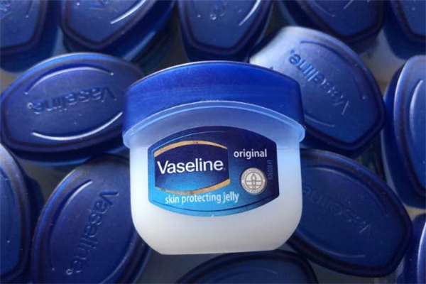 凡士林唇膏孕婦可以用嗎 凡士林唇膏成分 凡士林唇膏孕婦可以用嗎 凡士林唇膏成分