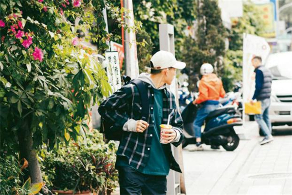 男生秋天戴什么帽子好看 男生秋天適合戴什么帽子 男生秋天戴什么帽子好看 男生秋天適合戴什么帽子