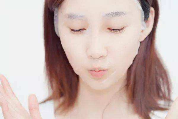 皮膚干不上妝怎么辦 皮膚干燥的防護(hù)措施有哪些 皮膚干不上妝怎么辦 皮膚干燥的防護(hù)措施有哪些