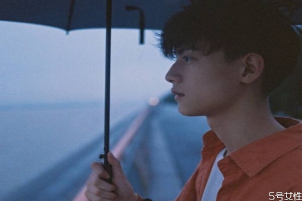 什么會引起男生吃醋 男人吃醋為什么不表現出來 什么會引起男生吃醋 男人吃醋為什么不表現出來