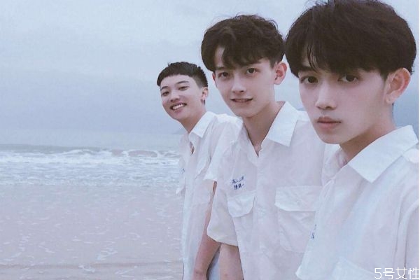 男人放不下一個(gè)女人的表現(xiàn) 男人分手還愛(ài)你有哪些表現(xiàn) 男人放不下一個(gè)女人的表現(xiàn) 男人分手還愛(ài)你有哪些表現(xiàn)