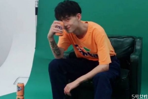 什么會引起男生吃醋 男人吃醋為什么不表現出來 什么會引起男生吃醋 男人吃醋為什么不表現出來