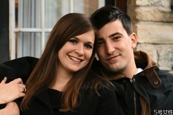 異地戀男朋友應(yīng)不應(yīng)該和異性合租呢 異地戀男朋友應(yīng)不應(yīng)該和異性合租呢