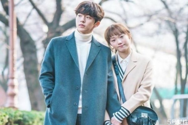 男生說女生傻是什么意思 男生說女生傻代表什么 男生說女生傻是什么意思 男生說女生傻代表什么