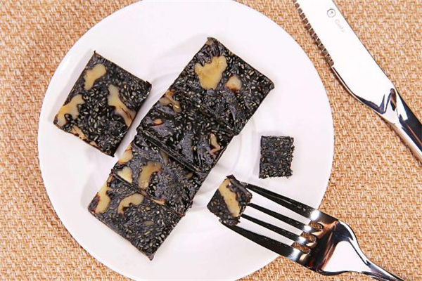 阿膠糕放冷藏還是冷凍 阿膠糕冷藏可以放多久 阿膠糕放冷藏還是冷凍 阿膠糕冷藏可以放多久