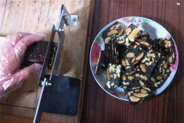 阿膠糕放冷藏還是冷凍 阿膠糕冷藏可以放多久 阿膠糕放冷藏還是冷凍 阿膠糕冷藏可以放多久