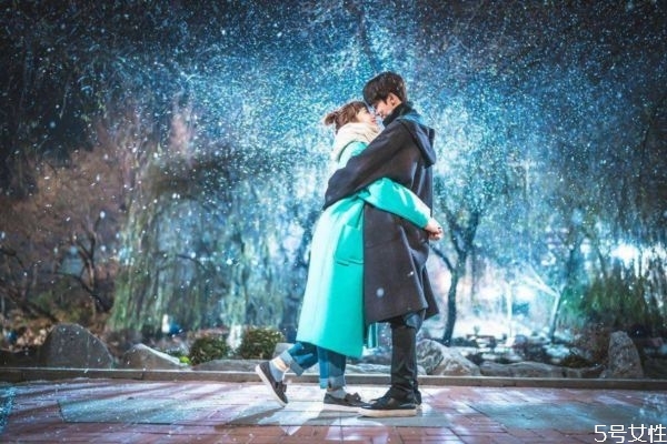 男生說女生傻是什么意思 男生說女生傻代表什么 男生說女生傻是什么意思 男生說女生傻代表什么