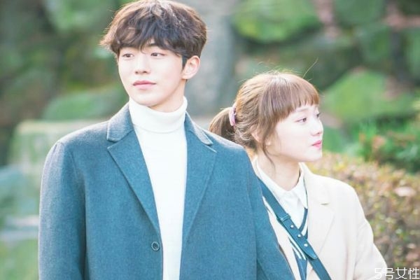 情侶之間應(yīng)該有什么話題 情侶之間找話題 情侶之間應(yīng)該有什么話題 情侶之間找話題