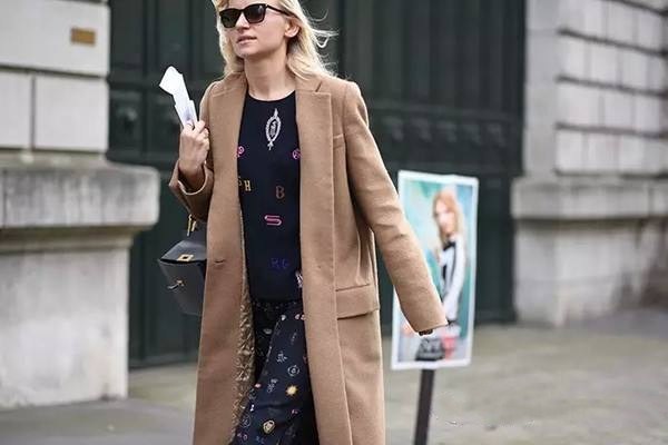 大衣里面怎么搭配好看 大衣配什么鞋子好看 大衣里面怎么搭配好看 大衣配什么鞋子好看