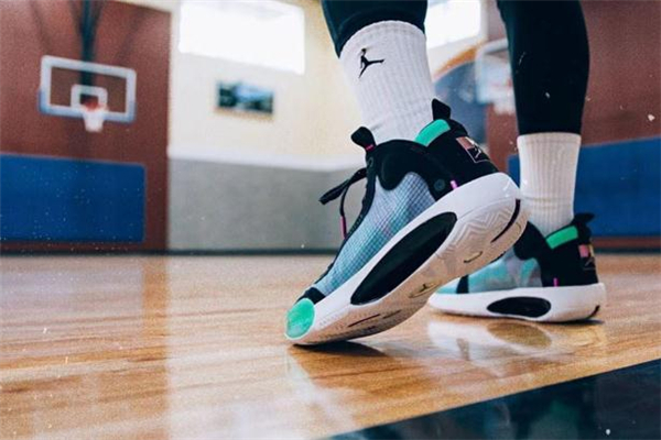 aj34和威少2哪個(gè)好 aj34和威少2實(shí)戰(zhàn)對(duì)比測(cè)評(píng) aj34和威少2哪個(gè)好 aj34和威少2實(shí)戰(zhàn)對(duì)比測(cè)評(píng)