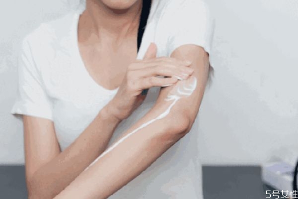 身體乳里哪些成分不好 含有這2種成分的身體乳建議別用 身體乳里哪些成分不好 含有這2種成分的身體乳建議別用