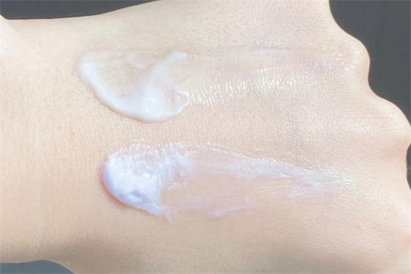 倩碧捏臉?biāo)趺从?倩碧捏臉?biāo)褂梅椒? alt=