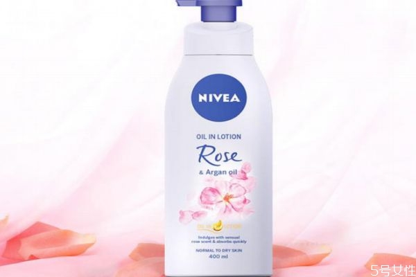 身體乳涂多了會怎么樣 身體乳涂多少 身體乳涂多了會怎么樣 身體乳涂多少