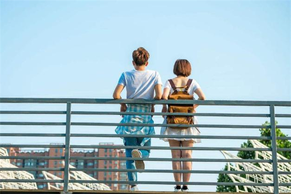 和喜歡的人做朋友是什么感覺 怎么才能和喜歡的人做朋友 和喜歡的人做朋友是什么感覺 怎么才能和喜歡的人做朋友